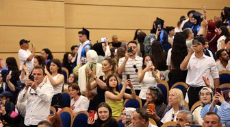 BEUN Ahmet Erdoğan Sağlık Hizmetleri MYO’da Coşkulu Mezuniyet Töreni