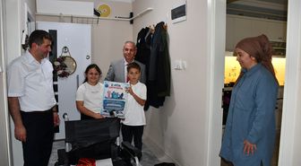 Bilecik'te 'E-Atık Hayra Katık' projesiyle engelli öğrencilere tekerlekli sandalye alındı