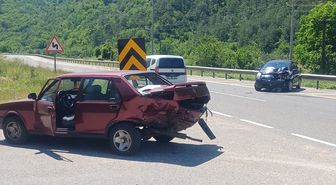 Bolu'da iki otomobilin çarpıştığı kazada 1 kişi öldü, 1 kişi yaralandı