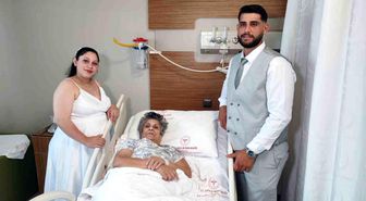 Gelin ve damattan anneyi ağlatan ziyaret
