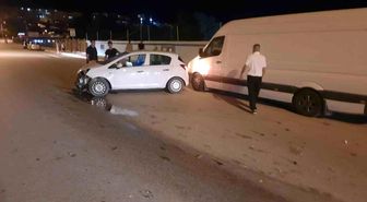 Isparta'da kontrolden çıkan otomobil park halindeki araca çarptı: 1 yaralı