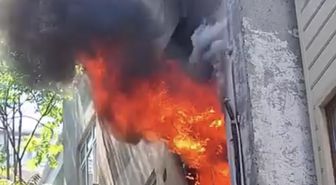 Kağıthane'de derin dondurucudan çıktığı iddia edilen yangında daire kullanılamaz hale geldi