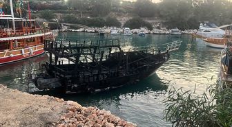 Kıyıya bağlı 6 tekne, yangında kullanılamaz hale geldi