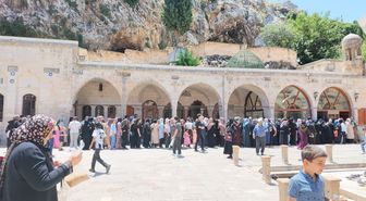Öğrenciler, LGS öncesi Balıklıgöl'de dua etti