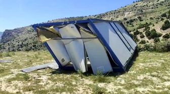Şiddetli rüzgar konteyneri 100 metre sürükledi