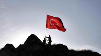 Sivas'ta bu kalede 8 asırdır Türk'ün bayrağı dalgalanıyor