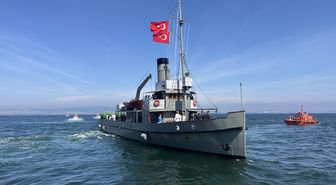 TBMM Başkanı Kurtulmuş, Çanakkale'de Nusret Mayın Gemisi'yle boğazı geçti