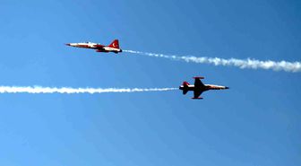 Türk Yıldızları'ndan göz kamaştıran prova uçuşu