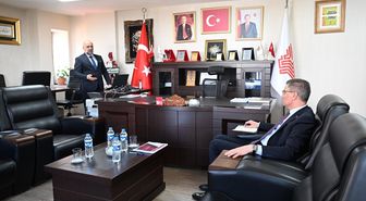 Vali Aydın Baruş, Erzurum Vakıflar Bölge Müdürlüğünü ziyaret etti