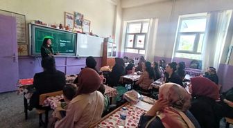 Yeşilay Kars'tan velilere bağımlılıkla mücadele eğitimi