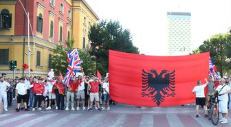 Tiran'da binlerce kişi Trump bağlantılı turizm projesini protesto etti