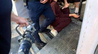 Avcılar'da Rehabilitasyon Merkezine Giden Kadın Demir Kapıda Sıkıştı