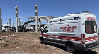 Diyarbakır'da üzerlerine beton blok düşen işçilerden biri öldü, diğeri yaralandı