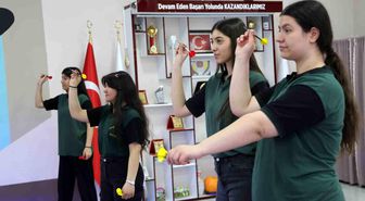 Elazığ'da genç kızların dart sporuna ilgisi artıyor