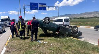 Erzincan'da takla atan otomobilde 2 kişi yaralandı