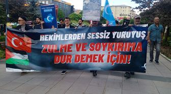 Erzurum'da sağlıkçılar Gazze için sessiz yürüyüşlerini 135'inci haftada sürdürdü