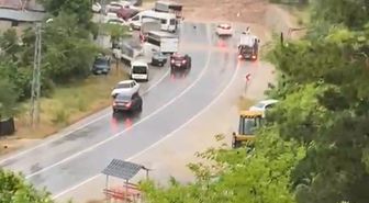 Feke-Kozan kara yolu sel ve heyelan nedeniyle ulaşıma kapandı