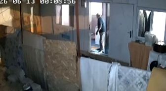 Gaziantep'teki 4.6'lık deprem anı güvenlik kameralarında