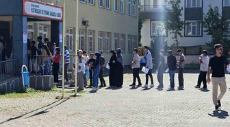 Hasköy'de LGS heyecanı: Öğrenciler ve veliler sınav öncesi duygularını paylaştı