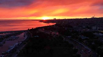 İstanbul'da yağmur sonrası gün batımı mest etti
