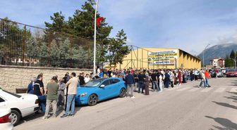 Karabük'te LGS heyecanı: Öğrenciler sınavda, veliler kapıda