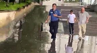 Kimliğini kaybeden öğrenciyi polis sınava yetiştirdi