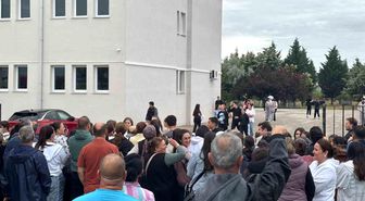 Kırklareli'nde LGS heyecanı: Öğrenciler içeride, aileler dışarıda ter döktü