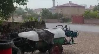 Niğde'de Etkili Olan Dolu Yağışı Hayatı Olumsuz Etkiledi