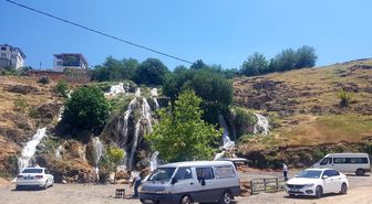 Nurdağı'nda geçen yıl kuruyan Sakçagözü Şelalesi yeniden akmaya başladı