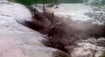 Osmaniye'de sağanak yağış sonrası dere taştı