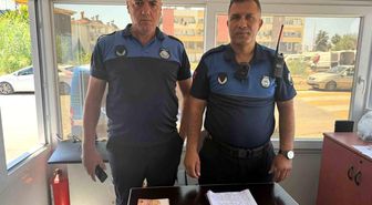 Pazarda sahte döviz ve altınlarla alışveriş yapmaya çalıştı, esnaf ve zabıtanın dikkatiyle yakalandı