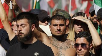 Roma'da ultra aşırı sağcılar, göçmenlerin geri gönderilmesi çağrısıyla yürüdü