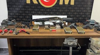 Sakarya merkezli 'silah kaçakçılığı' operasyonunda yakalanan 4 zanlı tutuklandı
