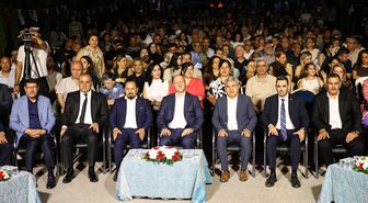 Sanatçı Ahmet Selçuk İlkan Adana'da konser verdi