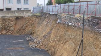 Sancaktepe'de toprak kayması