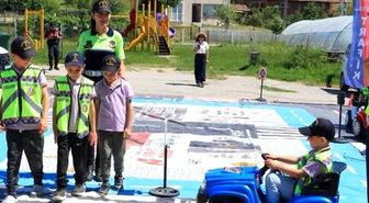 Sinop'ta jandarmadan miniklere uygulamalı trafik eğitimi