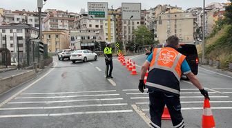 Şişli Bomonti Tünel çıkışında kamyonet devrildi; yol trafiğe kapandı