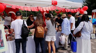 Türkiye'nin Bişkek Büyükelçiliği çocuklar için düzenlenen kermeste stant açtı