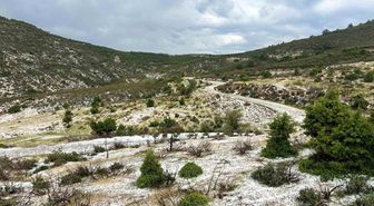 Uşak'ın yüksek kesimlerinde dolu yağışı etkili oldu