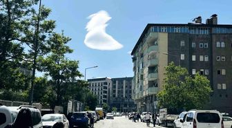 Yüksekova semalarında nadir görülen doğa olayı: 'UFO' benzetmesi yapılan bulutlar hayran bıraktı