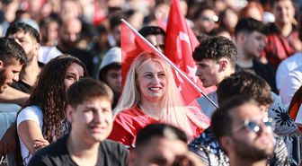 Adana ve çevre illerde A Milli Futbol Takımı'nın maçı dev ekrandan izlendi