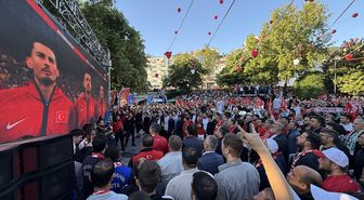 Bursa'da A Milli Futbol Takımı'nın maçı dev ekrandan izlendi