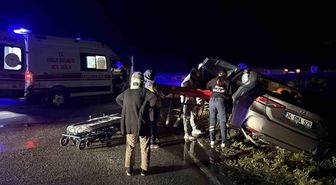 D100'de otomobil refüje çarptı: 2 yaralı