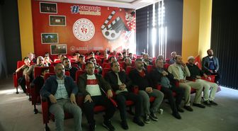 Denizli'de vatandaşlar A Milli Futbol Takımı'na destek için sabah namazında bir araya geldi