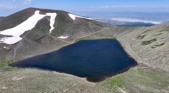 Erciyes Dağı'nın eteklerindeki Sarıgöl kar sularıyla doldu