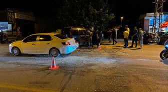 Hatay'da hafif ticari araçla motosikletin çarpıştığı kazada 1'i ağır 3 kişi yaralandı