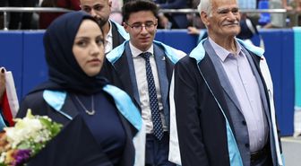 Hayali olan tarih bölümünden 75 yaşında mezun oldu