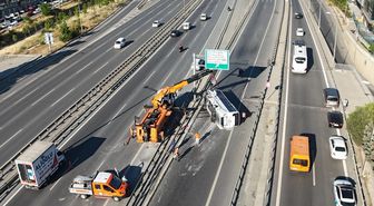 İstanbul'da midibüsün devrilmesi sonucu 12 kişi yaralandı