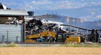 Kahramanmaraş'ta yanan fabrikadaki hasar, gün ağarınca ortaya çıktı