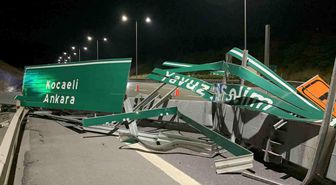 Kuzey Marmara Otoyolu'nda kamyonun açılan damperi tabelaya çarptı: Kapanan yol trafiğe açıldı